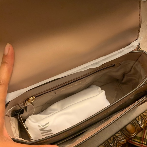 New Mk 💕 Jessie shoulder bag very unique - Picture 10 of 10